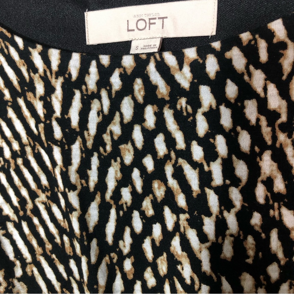 Loft sleeveless silky sheath dress size small in black/white/gold